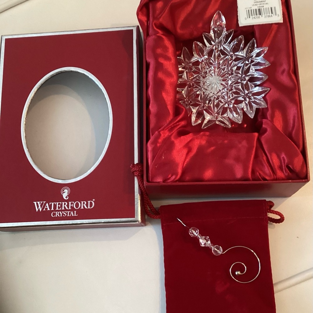 WATERFORD 2005 CRYSTAL Snows Crystals Ornament SNOWFLAKE MINT IN BOX. New